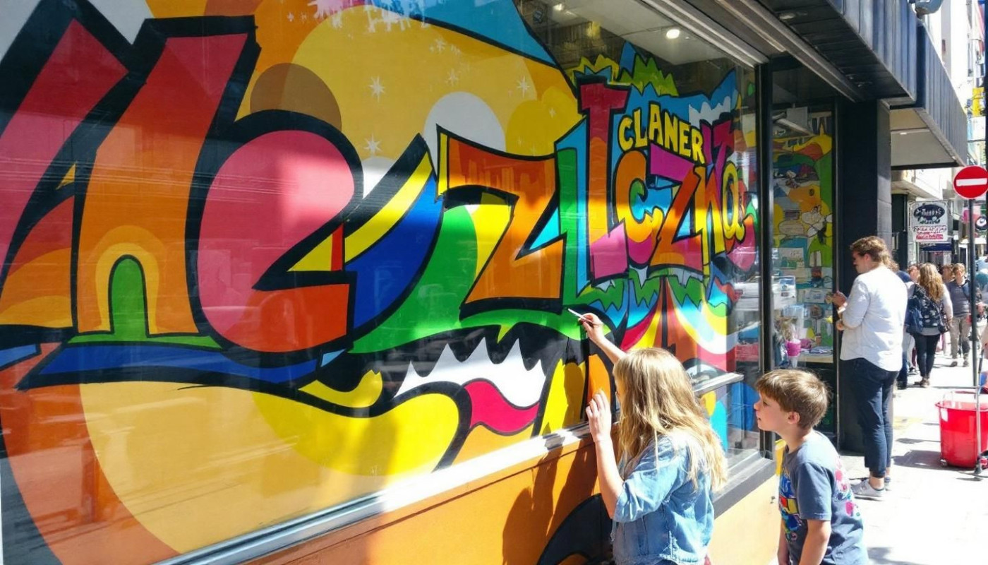 Comment transformer une vitrine ordinaire en une œuvre d’art éphémère ?